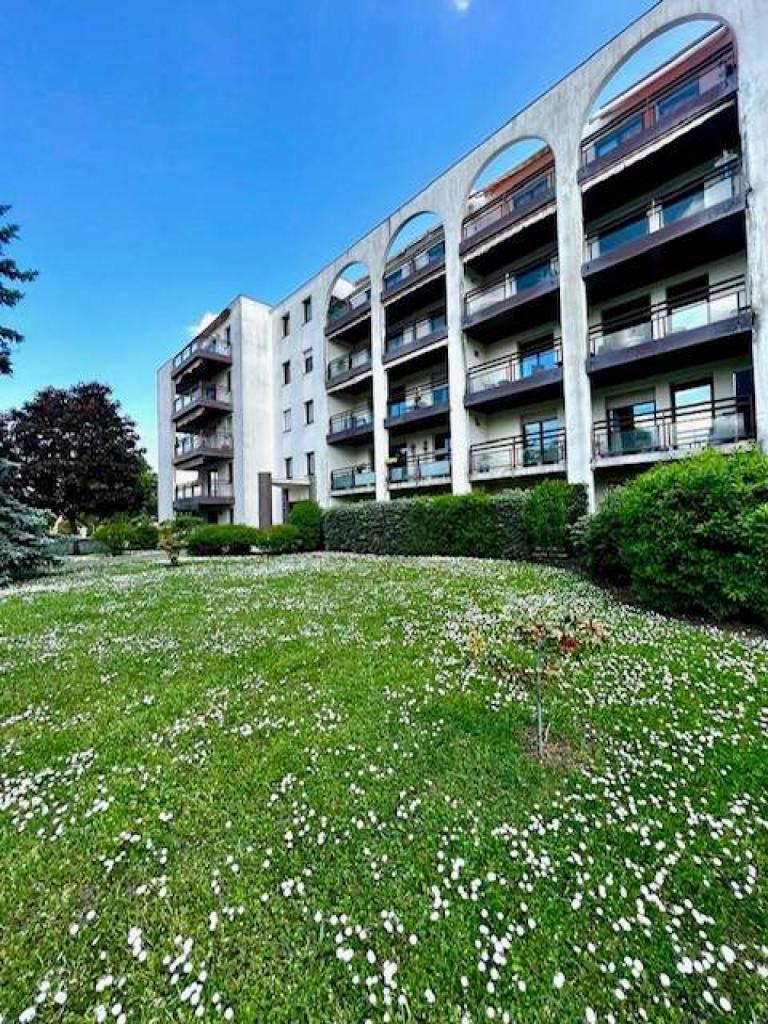 Appartement T4 à rénover avec terrasse Bordeaux  Caudéran  