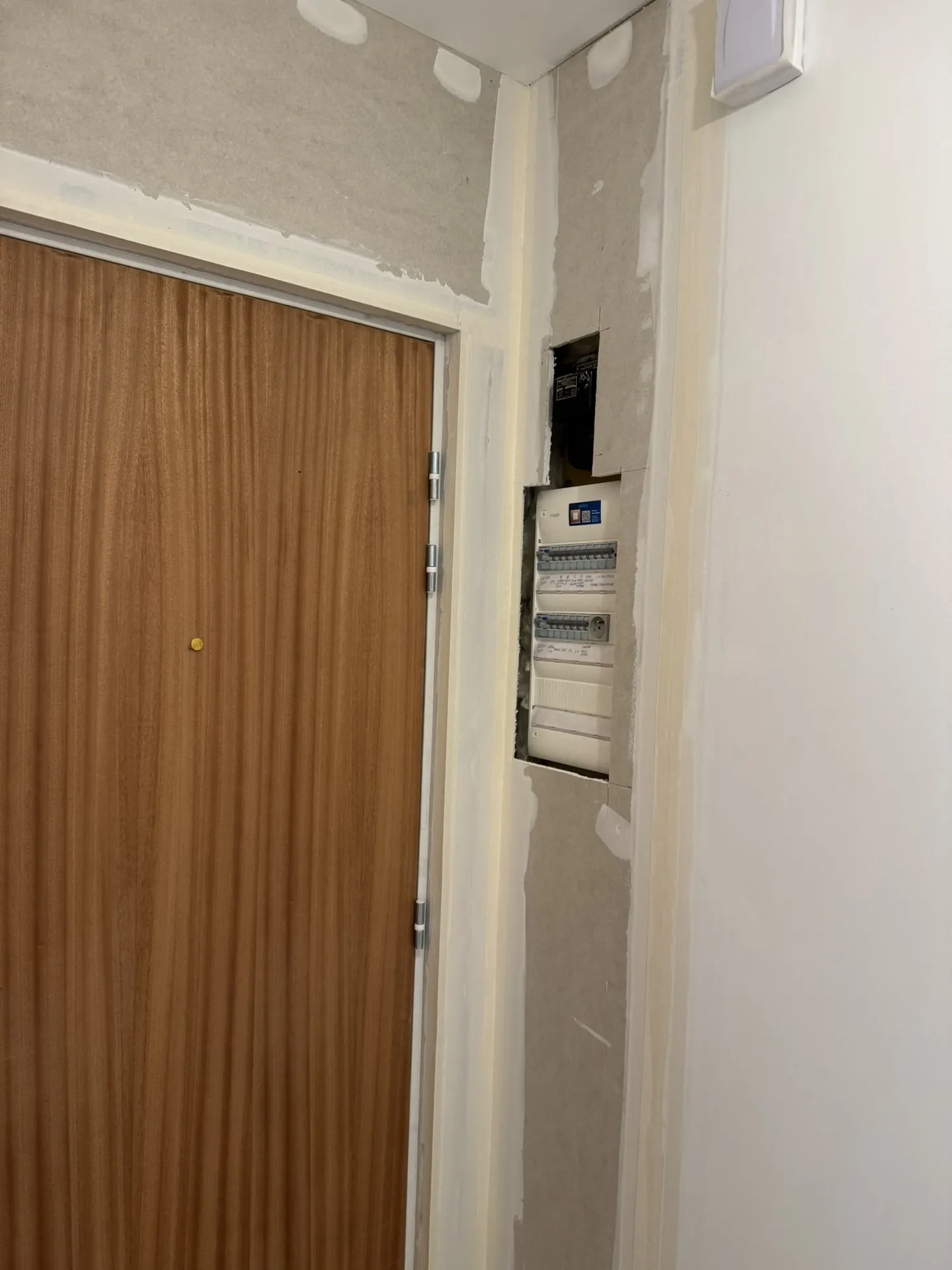 Nouveau compteur électrique installé lors de la rénovation électrique d’un appartement à Villefranche-sur-Saône (Rhône 69).
