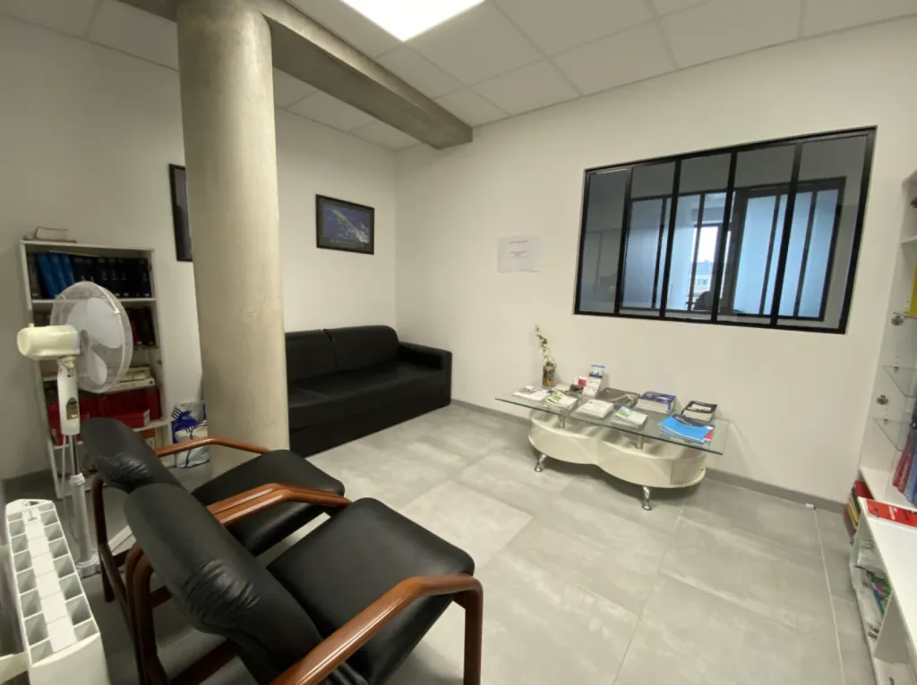 LE HAVRE - A LOUER Bureaux de 220 m² dans un immeuble tertiaire récent de très bon standing