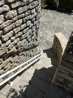 Discrétion, design et confort subliment ce fauteuil monte escalier OTOLIFT TWO à Forcalquier