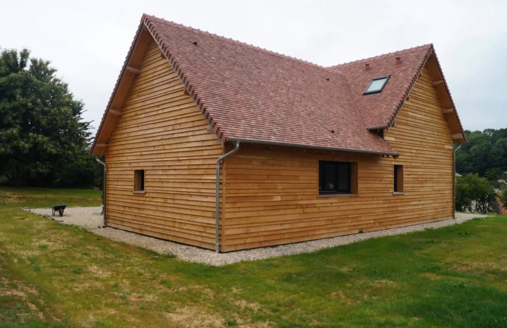 Constructeur spécialiste de maisons en ossature bois naturel type grange à Bourg Achard proche Brionne dans l'Eure (27)