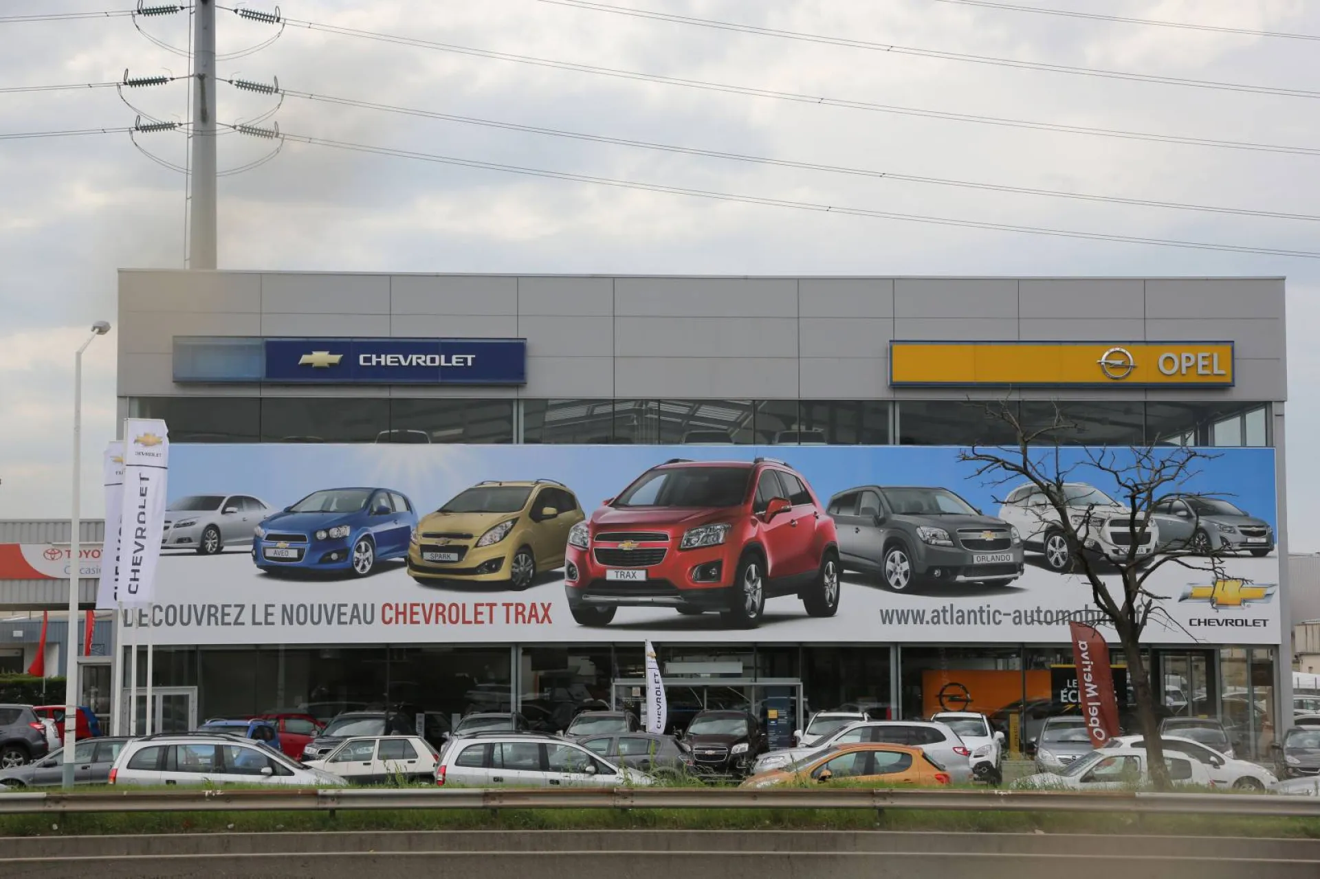 Bâche publicitaire XXL concessionnaire auto Venissieux