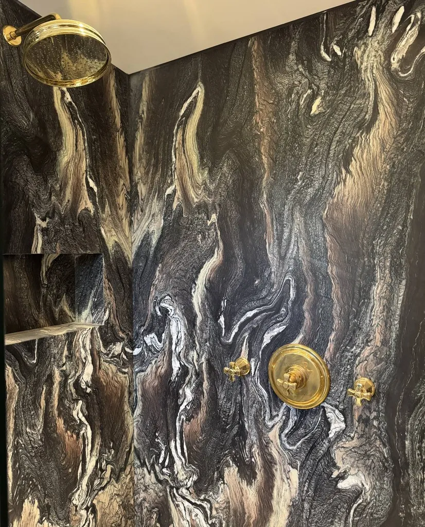 Salle de bain en Marbre Cipolino à Saint Tropez