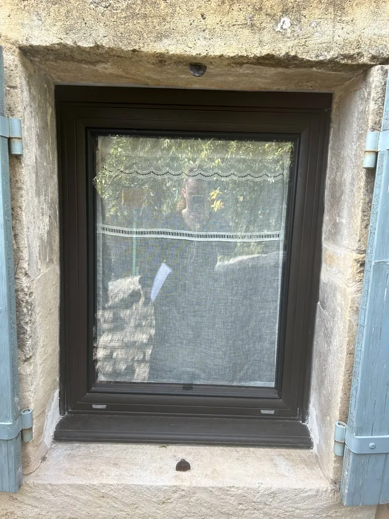 Remplacement d'anciennes menuiseries bois en aluminium à Gargas