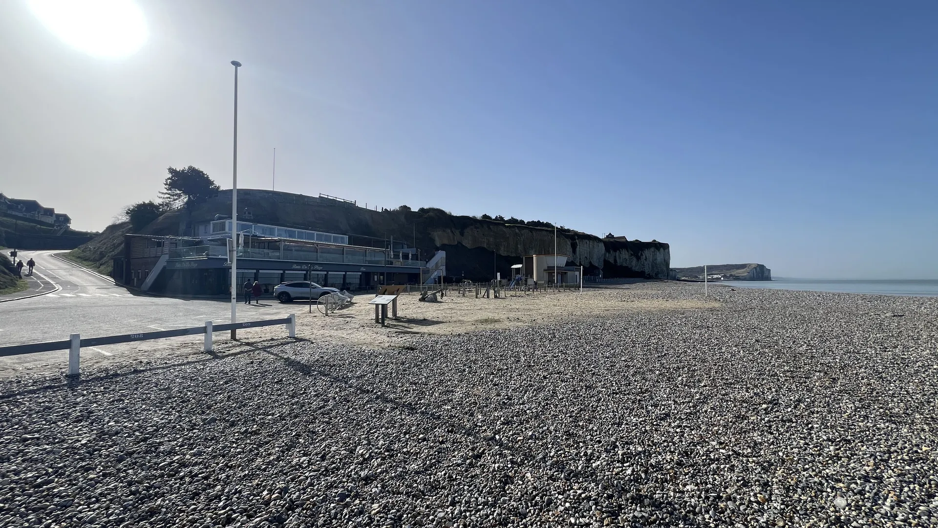 Ensemble immobilier avec 2 appartements 22m² et 13,5m² à rénover, idéal location saisonnière, à deux pas de la plage à Mesnil-Val 76910.