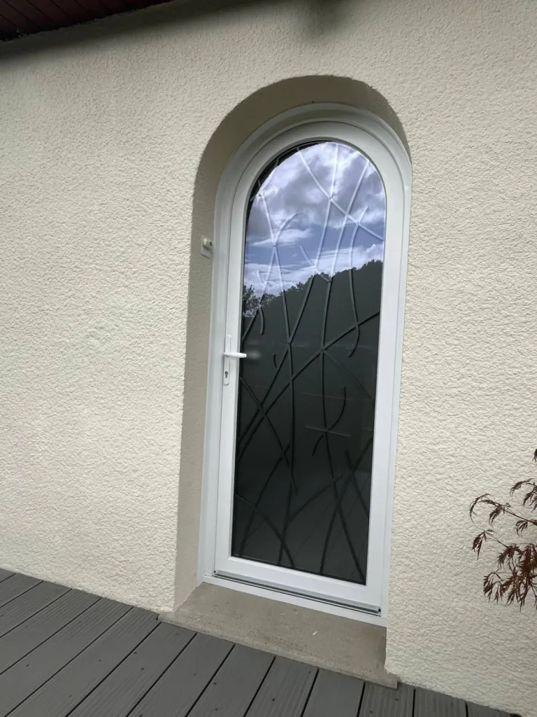 Entreprise et devis pour pose de porte d'entrée cintrée au Havre et ses alentours 76