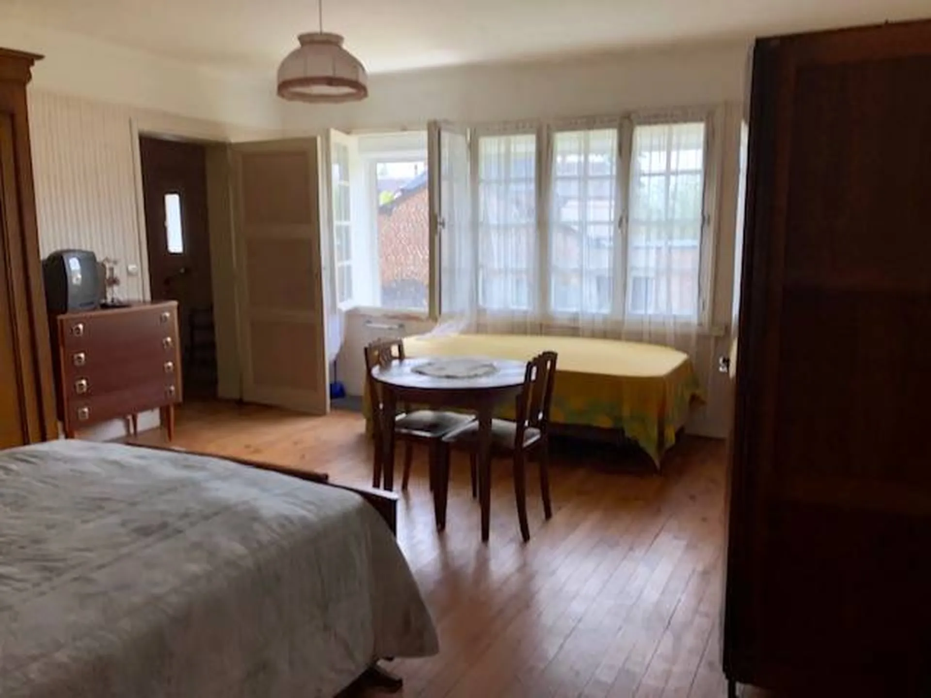 Maison de village des années 50 et sa Grange à 10' de LIVAROT