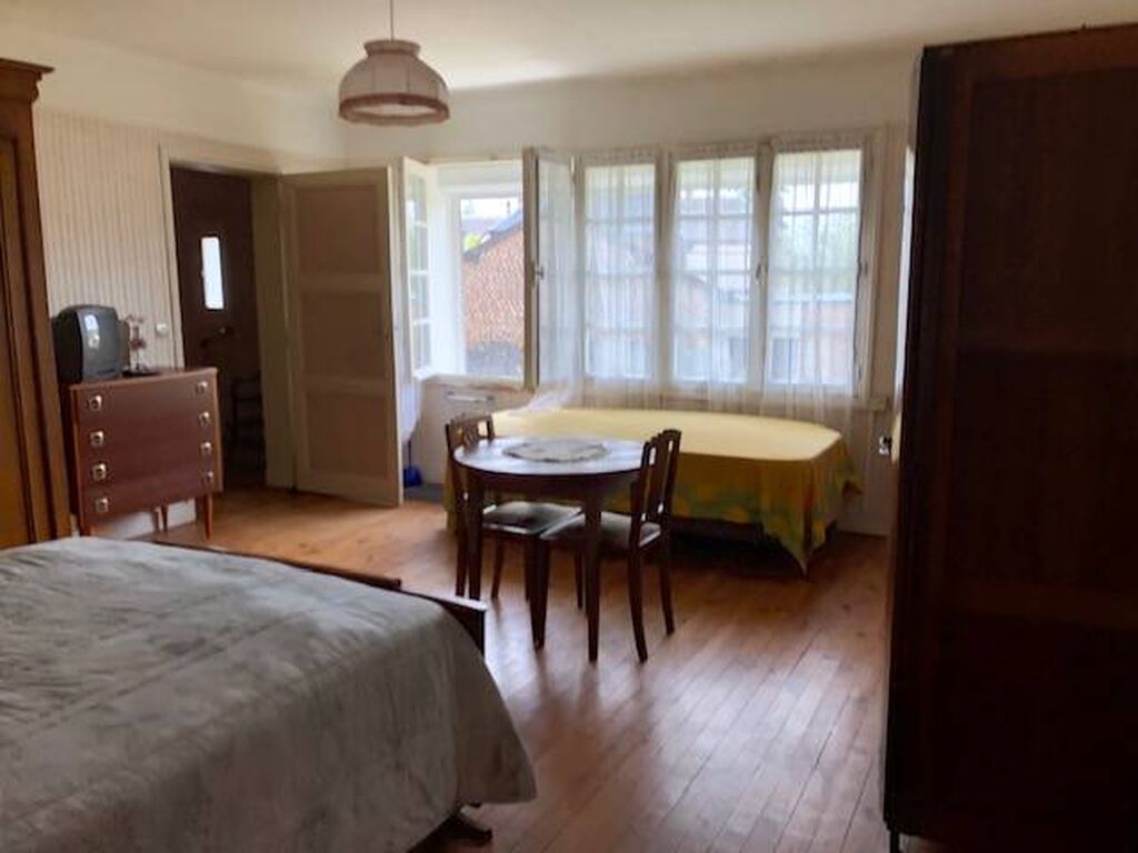 Maison de village des années 50 et sa Grange à 10' de LIVAROT