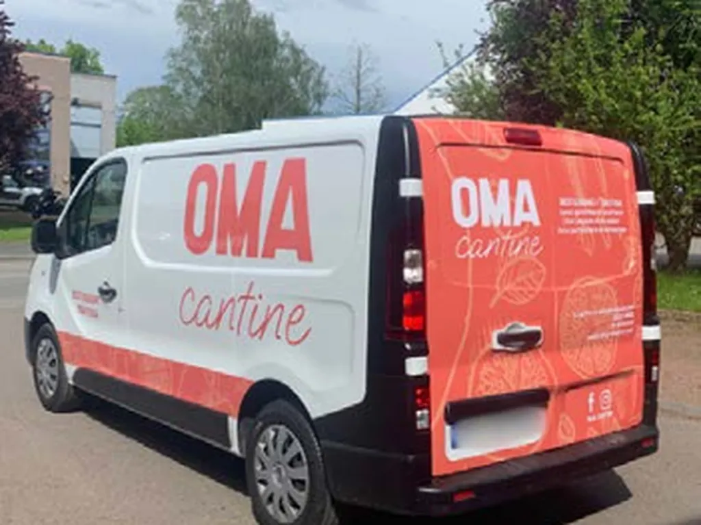 Semi-covering véhicule extérieur personnalisé haute qualité pour visibilité professionnelle renforcée durable à Istres PACA