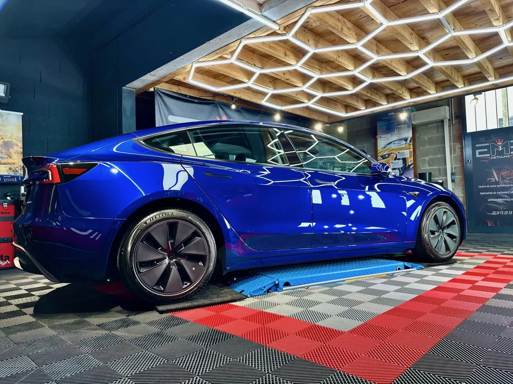 Detailing auto lyon traitement céramique à côté de lyon spécialiste Tesla