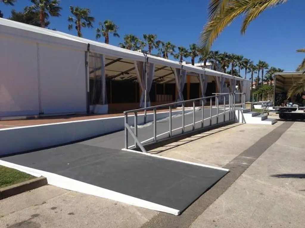 Rampes, escaliers sur mesure et habillage de plots