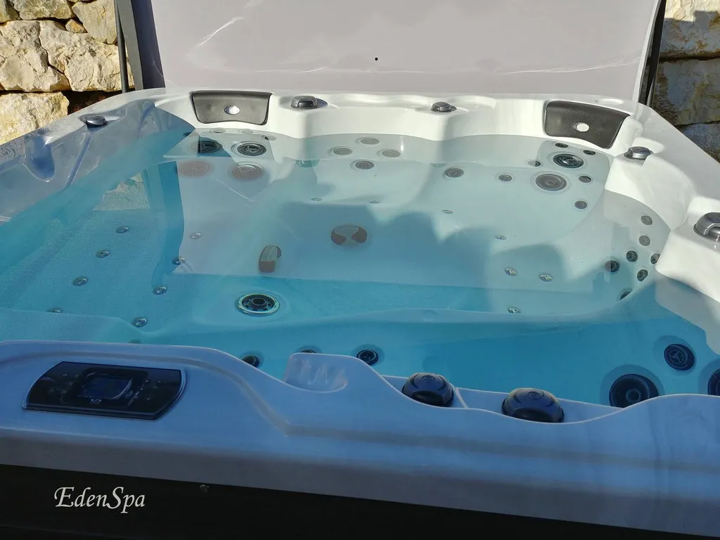 spa 2 places allongees haut de gamme castellane