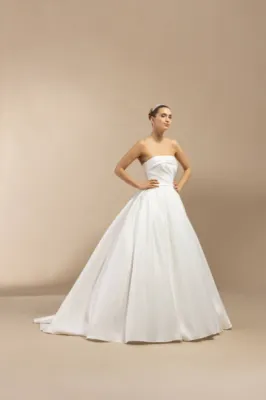 Robe de mariée princesse drapée à Marseille proche Aubagne : modèle Bonnie collection Églantine chez Anthea N’DRI