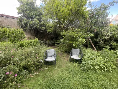 Exclusivité Vente Maison projet  à rénover à Chatou, protégée par un écrin de végétation , unique, grand jardin