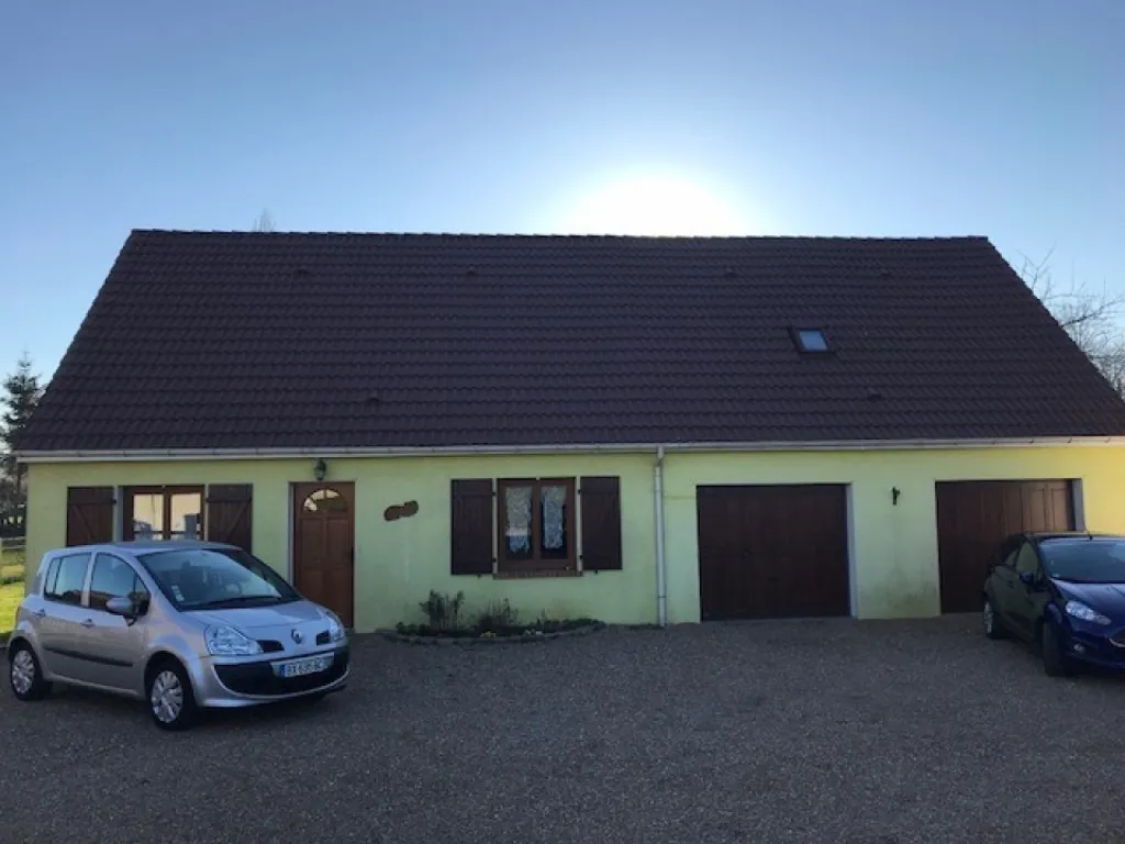 Ravalement de façade enduit projeté crépi par entreprise RGE sur maison individuelle secteur Breauté proche Fécamp 76 