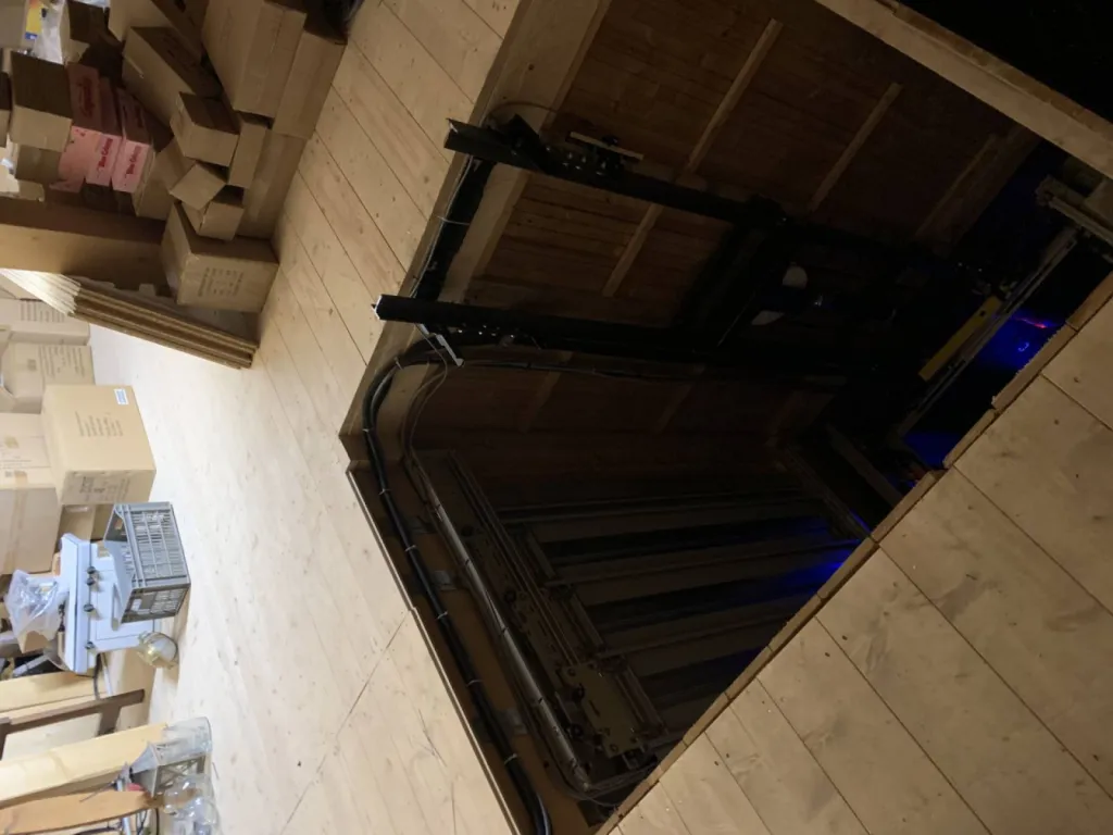 ascenseur dans chalet à Digne gaine bois