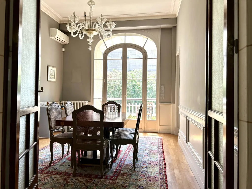 Acheter une Maison Bourgeoise  à BORDEAUX  Chateau Labottière /Jardin Public  proche Barrière du Medoc Double Garage Jardin Piscinable sous-sol 100M2 Prestations anciennes