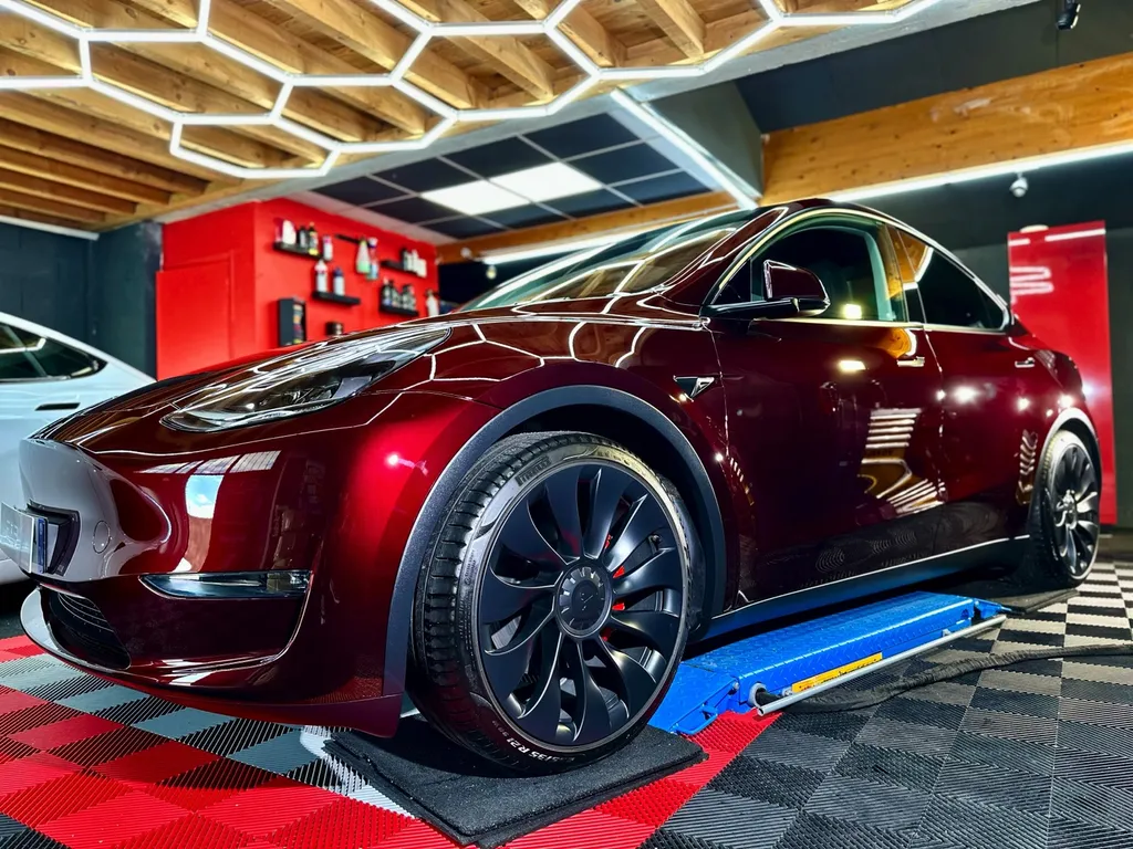 detailing auto Lyon traitement céramique protection PPF face avant contre les rayures Tesla model Y Lyon 