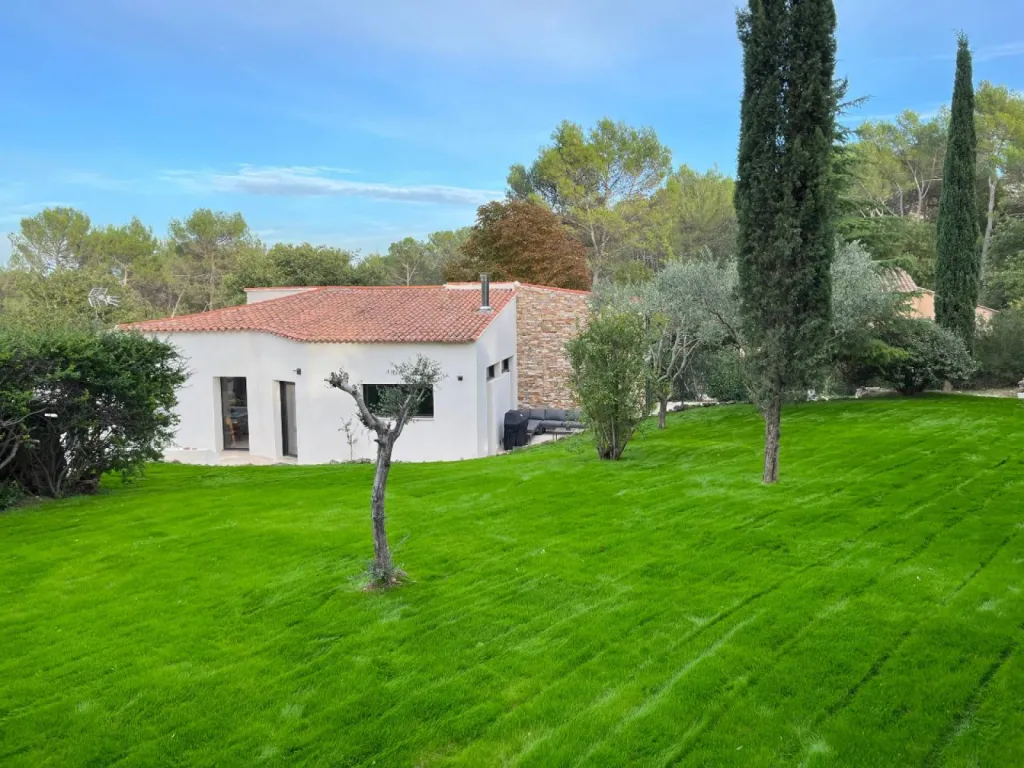 Paysagiste pour pelouse Aix en Provence