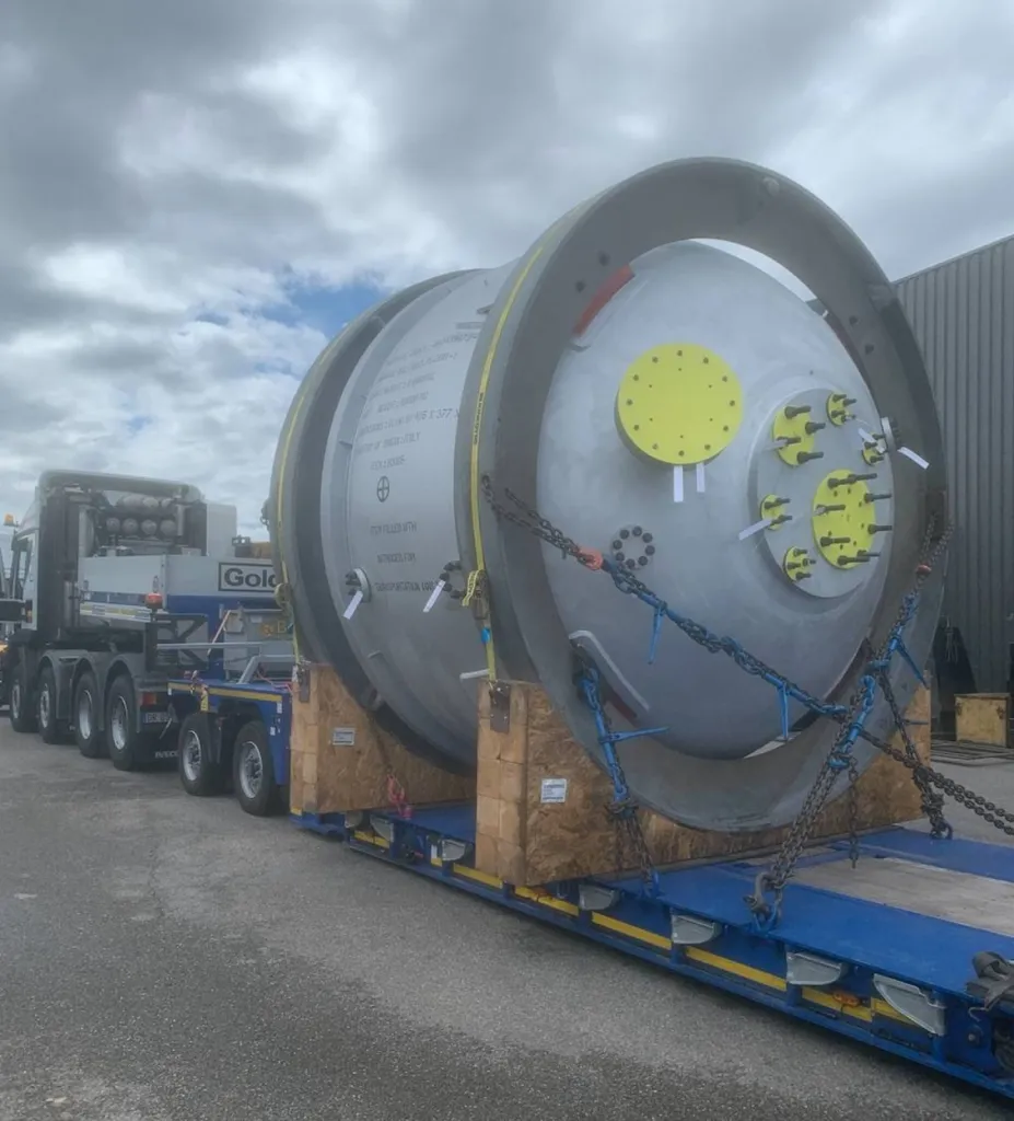 Pièce volumineuse venue de l'étranger se faire traiter par polissage mécanique sur Lyon.