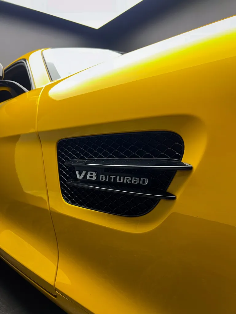 Restauration de cuirs sur cette Mercedes AMG GT chez DSP Service à Le Mans