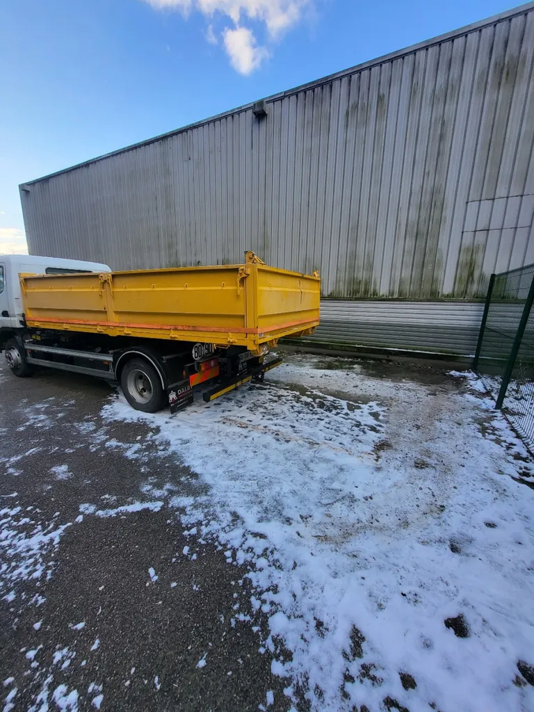 chargement gravats béton après travaux.