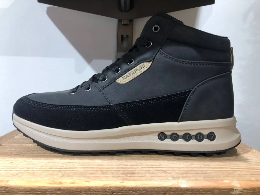 Bottines Slate de NAPAPIJRI disponibles chez La Suite by Urban Chic à Dieppe 76