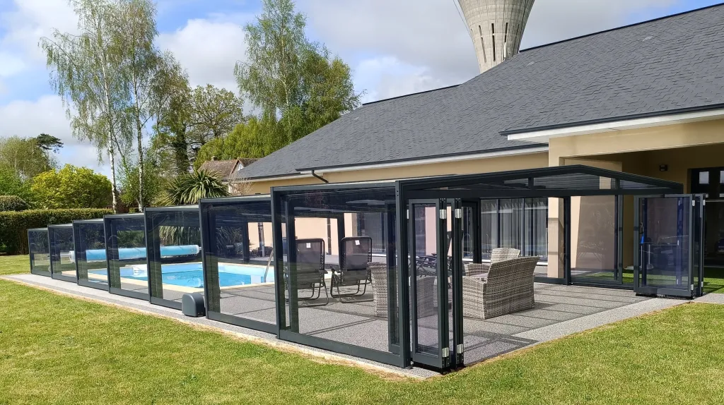 abri mi-haut fermé avec porte accordéon