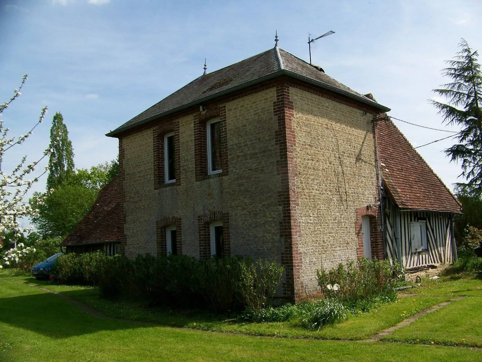 Acquisition demeure à pan de bois dans un environnement champêtre proche Gare SNCF de Lisieux 14100