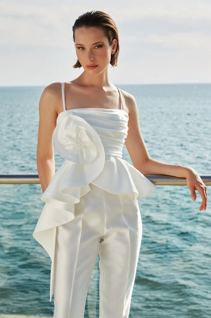 ensemble pantalon en satin blanc de mariage civil à Marseille