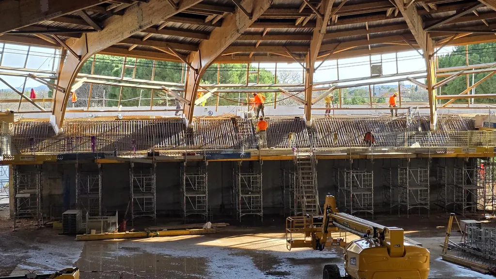 Gradins béton en porte à faux coulés en place