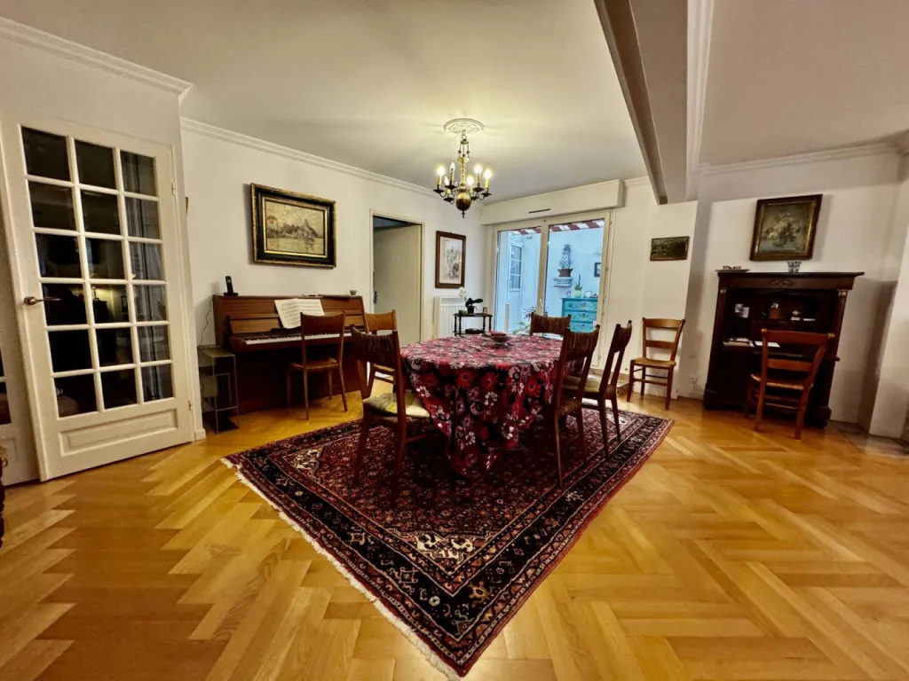 Acheter un appartement de 4 pièces avec 2 chambres et un parking