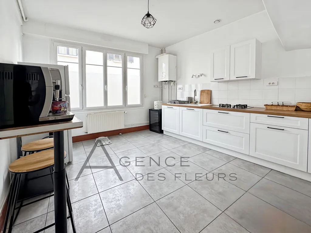 A vendre, jolie maison lumineuse de 1840 de 104 m² sur un terrain de 133m² située au Neubourg