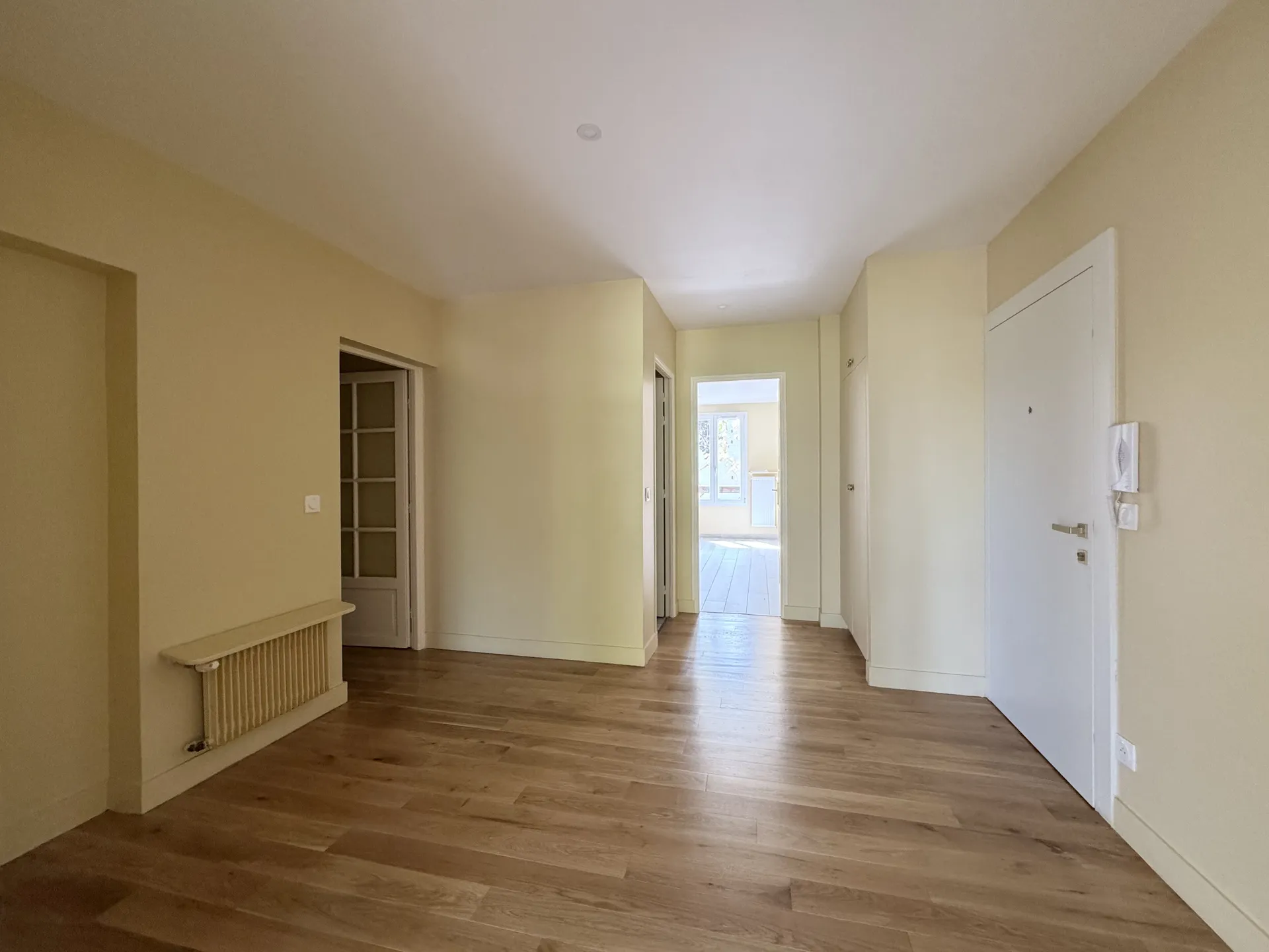 Appartement familial 3 pièces de 124,35m2 lumineux avec balcon, garage et cave à Louveciennes proche de la gare.