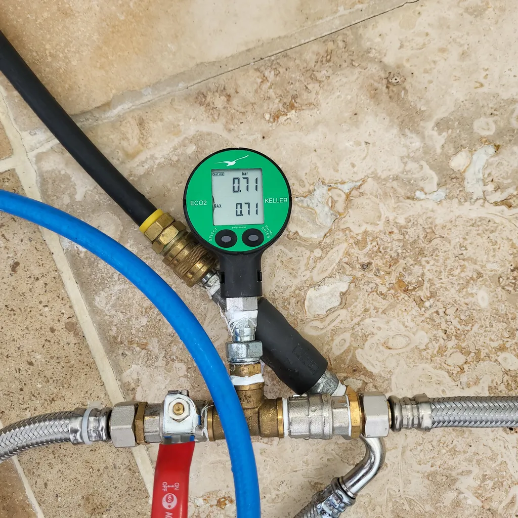 Intervention non destructive et sans vidange pour détecter une fuite sur piscine coque polyester à Lacanau dans le 33