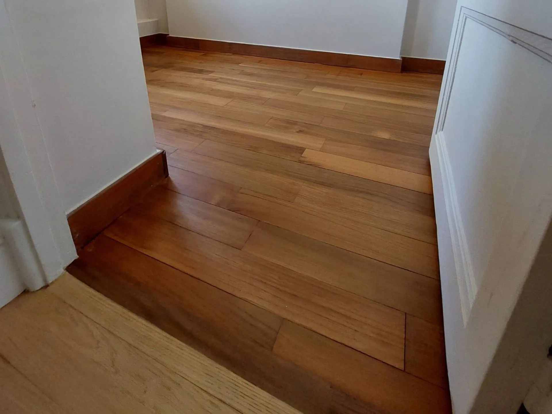 Parquet contrecollé dans une salle de bain à Sainte Maxime dans le Var