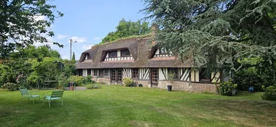 A vendre - Authentique chaumière édifiée sur un terrain de 3 500m² avec maison d'amis et dépendance dans l'Eure 27