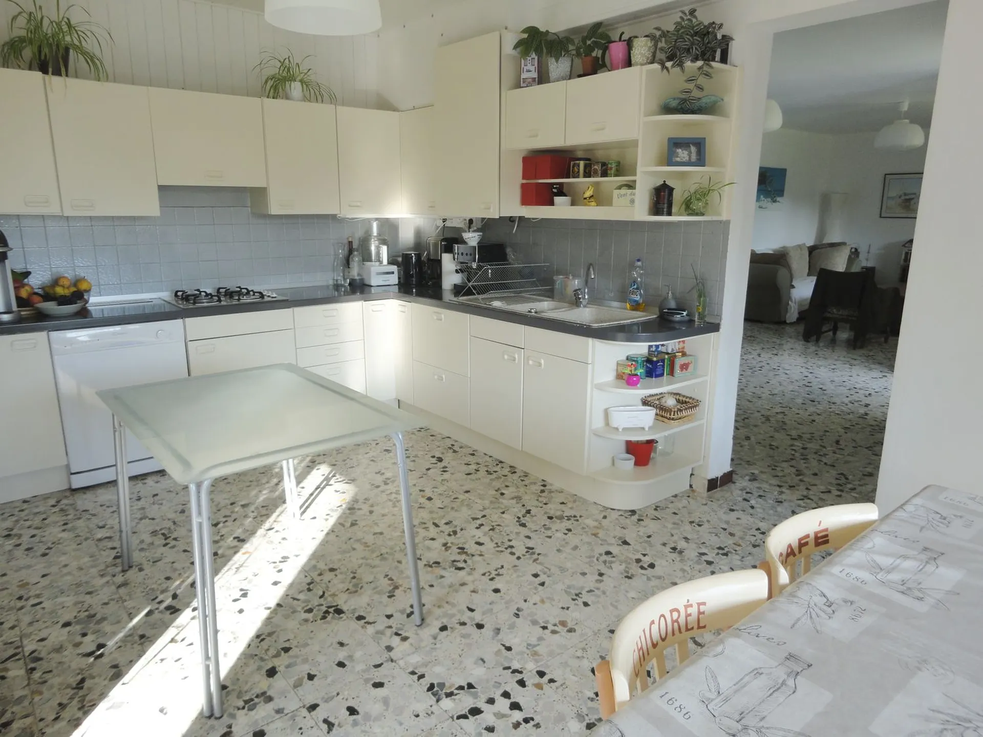 Bas de villa à vendre Carnoux en Provence T4, quartier très calme sur 600m² de terrain piscinable