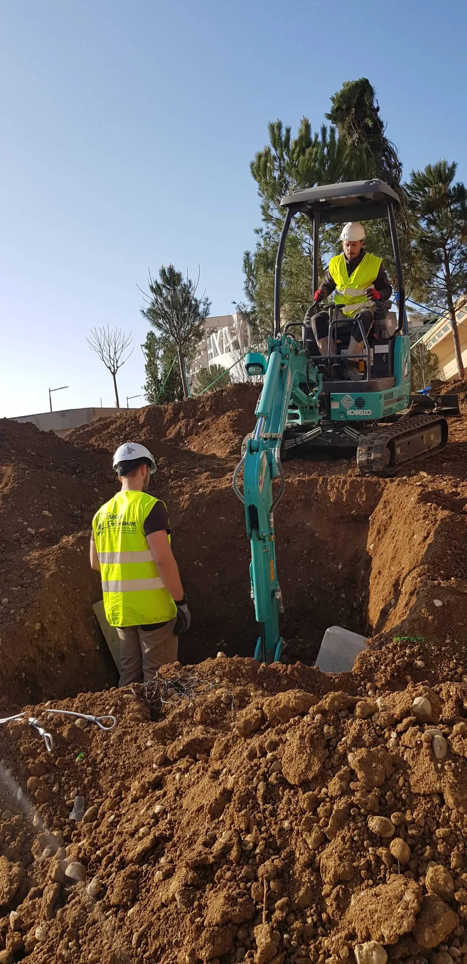 Travail pour la pose des haubanages pour grands sujet sur le rond point du Portier, à Monaco