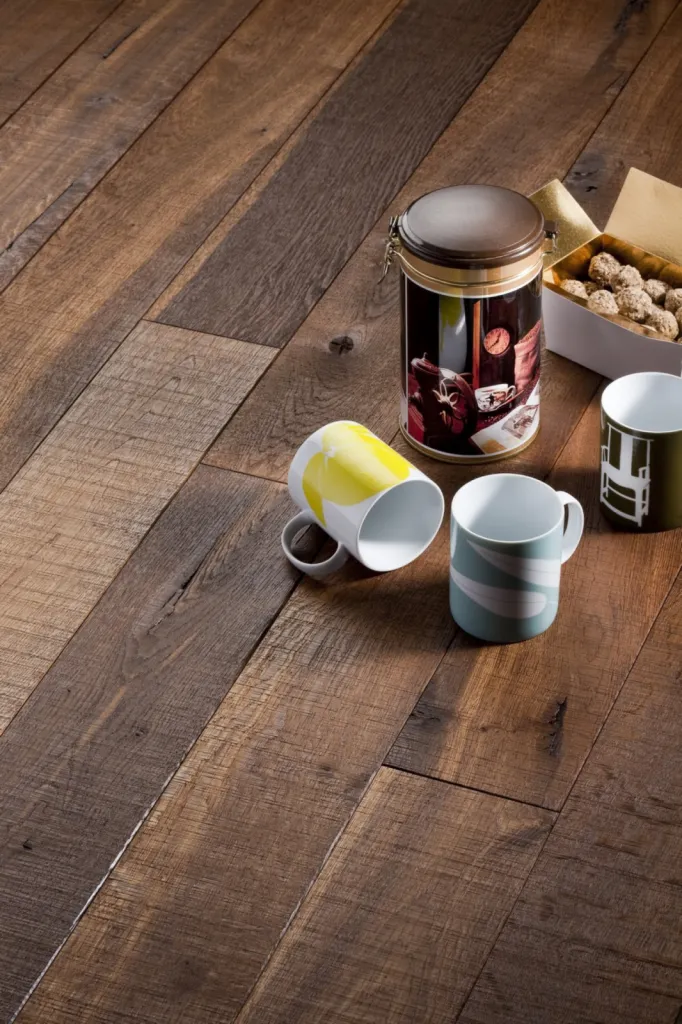 Parquet chêne de l'est colori mokaccino brossé
