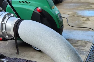 gaine reversée imbibée d'epoxy sur bathyscaphe prête à être soufflée dans la canalisation a