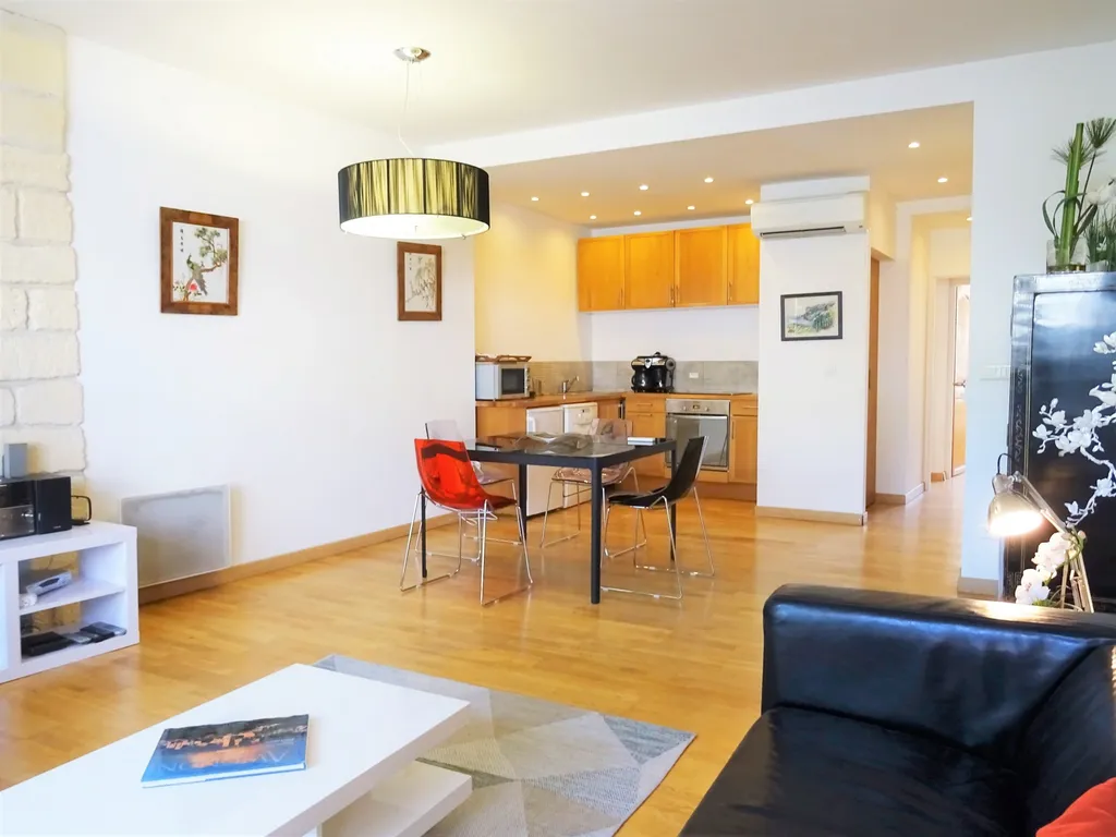 Avignon intra muros, zone piétonne, appartement de charme rénové   