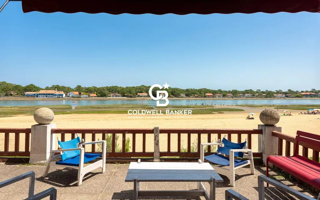 Villa d’architecte à vendre à Hossegor - première ligne sur le lac, parc paysager de 3 000 m² et tennis privé