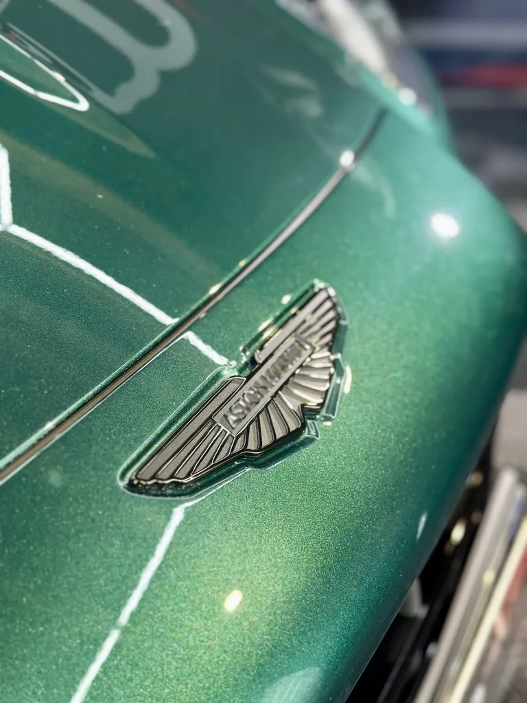 protection carrosserie PPF traitement céramique sur Aston martin Vantage Lyon 