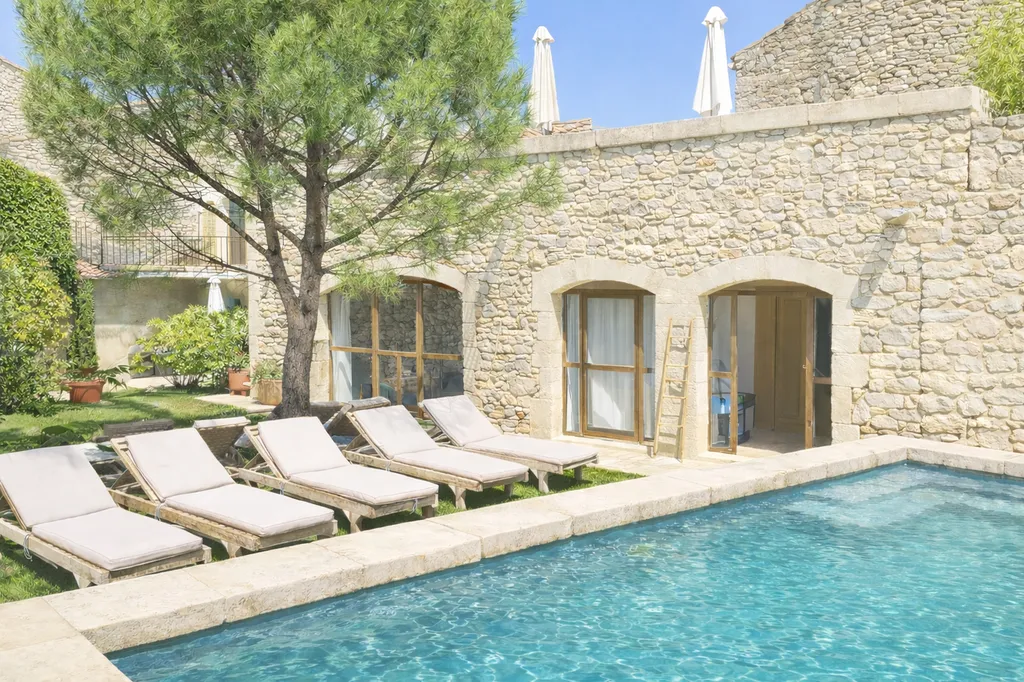 Pierre Naturelle d’Exception sur la Côte d’Azur : FRANCEPIERRE, Signature des Plus Belles Villas entre Grasse et Cannes