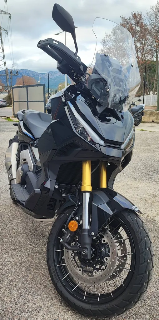 HONDA X-ADV 750 DU 07/2025 AVEC 140 KM.