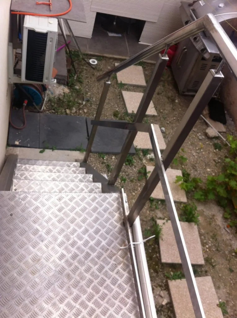 FABRICATION ET POSE PASSERELLE D ACCES DANS LA REGION PACA