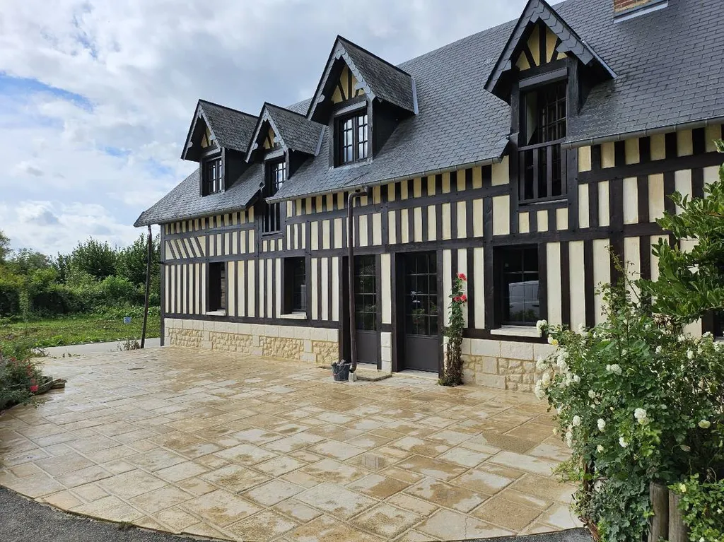 Maître d'oeuvre pour la rénovation totale de la façade d'une maison en colombage à côté de Fécamp 76