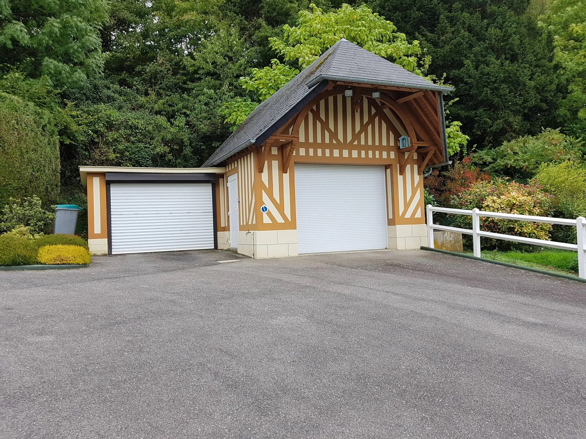 A vendre Maison à colombages édifiée sur un terrain d'un hectare à 20 minutes de Lisieux 14100
