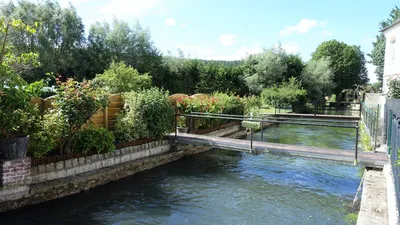 Terres et Demeures de Normandie, votre agence située à Dieppe 76200 en Seine-maritime, vous invite à découvrir ce petit coin de paradis, dans un environnement calme et paisible, à 10 minutes de la plage de Dieppe 76200 et à 2 heures de Paris par l'A1